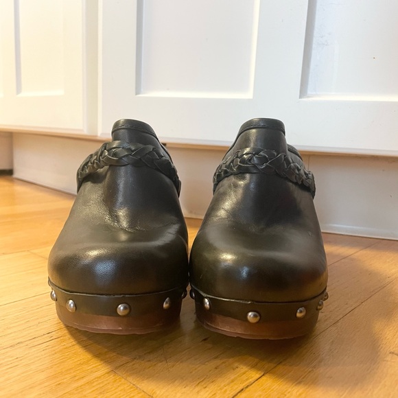 Ugg Black Leather 4 Inch Clogs - Size Womens 9 - Picture 4 of 4